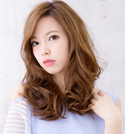 夏天+窄額頭女生適合什么發(fā)型？氣質(zhì)改臉做小顏萌妹