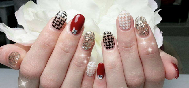 美甲做延長甲片好還是光療膠好