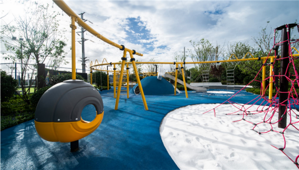 青島龍湖·春江天境：冬夜漫步主城，溫暖無(wú)限供應(yīng)