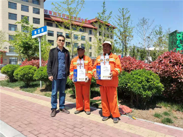 “水兵藍(lán)”獻(xiàn)給青島最美勞動(dòng)者