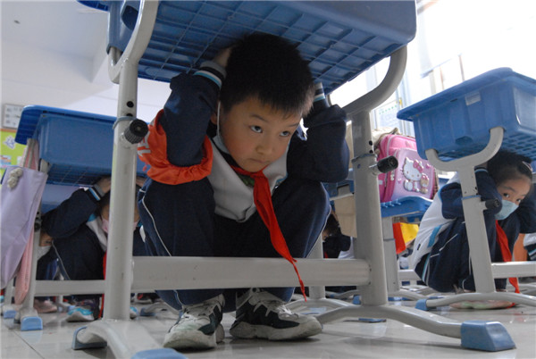 中國(guó)防災(zāi)日 即墨校園里演練忙