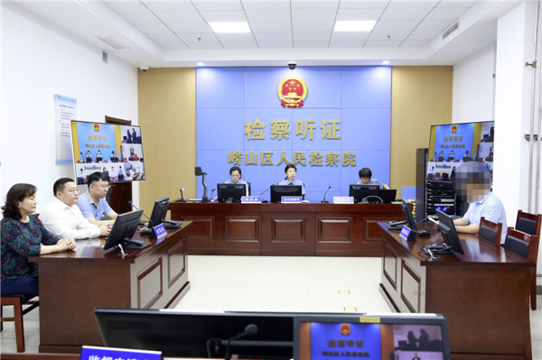 嶗山區(qū)檢察院檢察長臧雪梅主持公開聽證