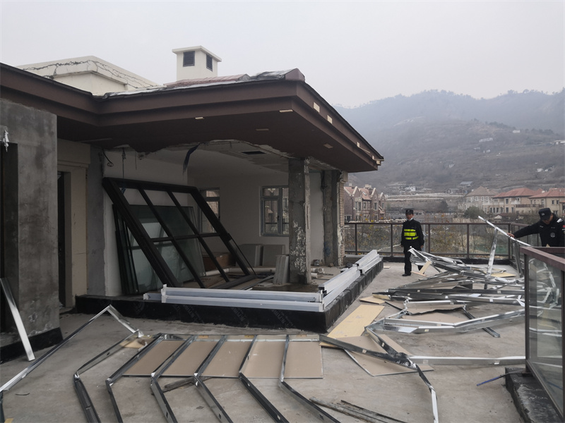 嶗山：變“胖”的陽(yáng)臺(tái) 執(zhí)法讓其“瘦”回