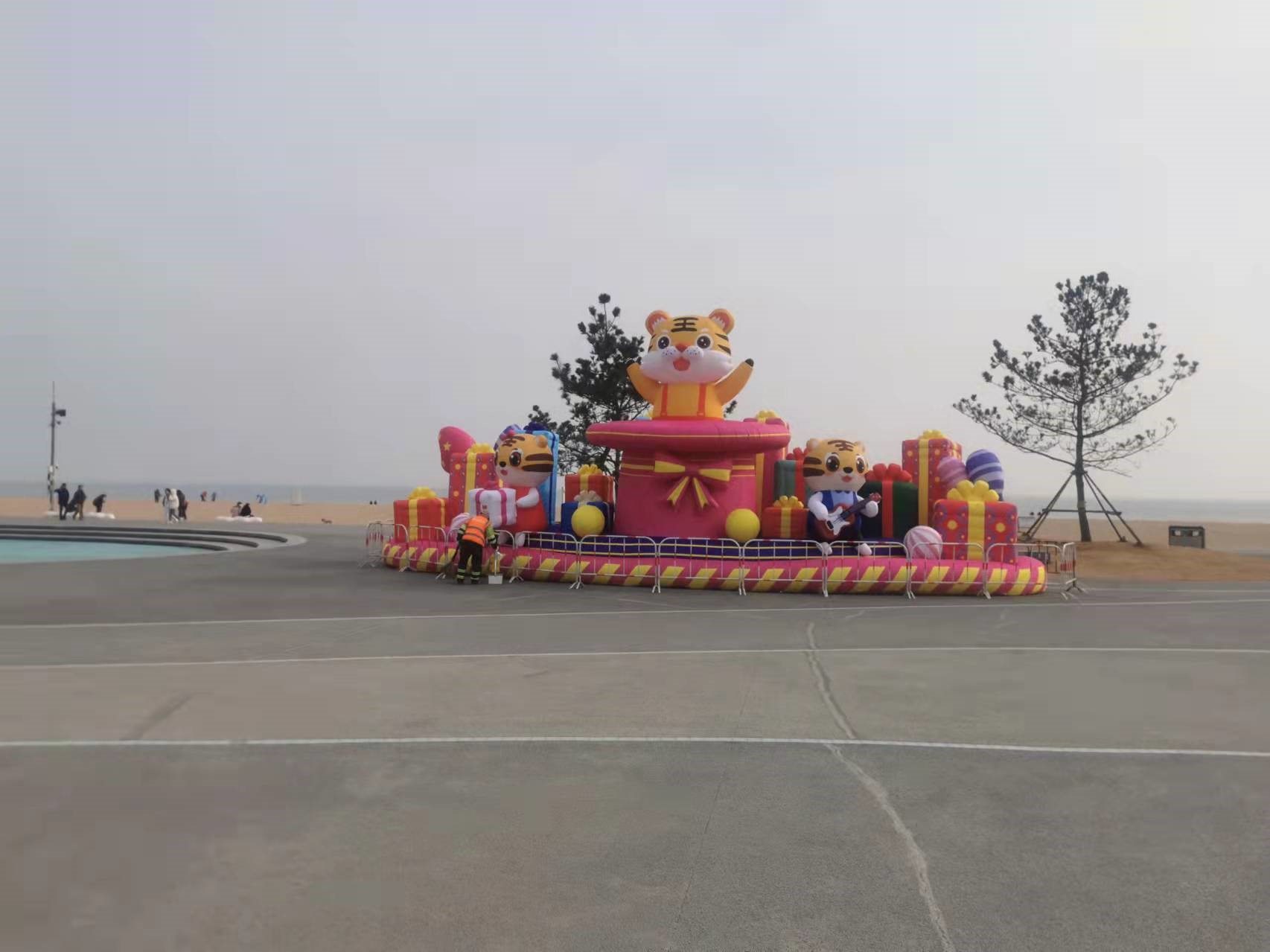 這里燈光璀璨年味濃 嶗山區(qū)城市管理局積極開展氛圍營造活動