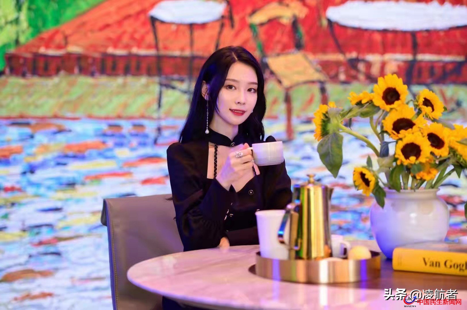 青島大嫚：國內(nèi)知名博主舒芙蕾蕾，身高168CM，體重45KG