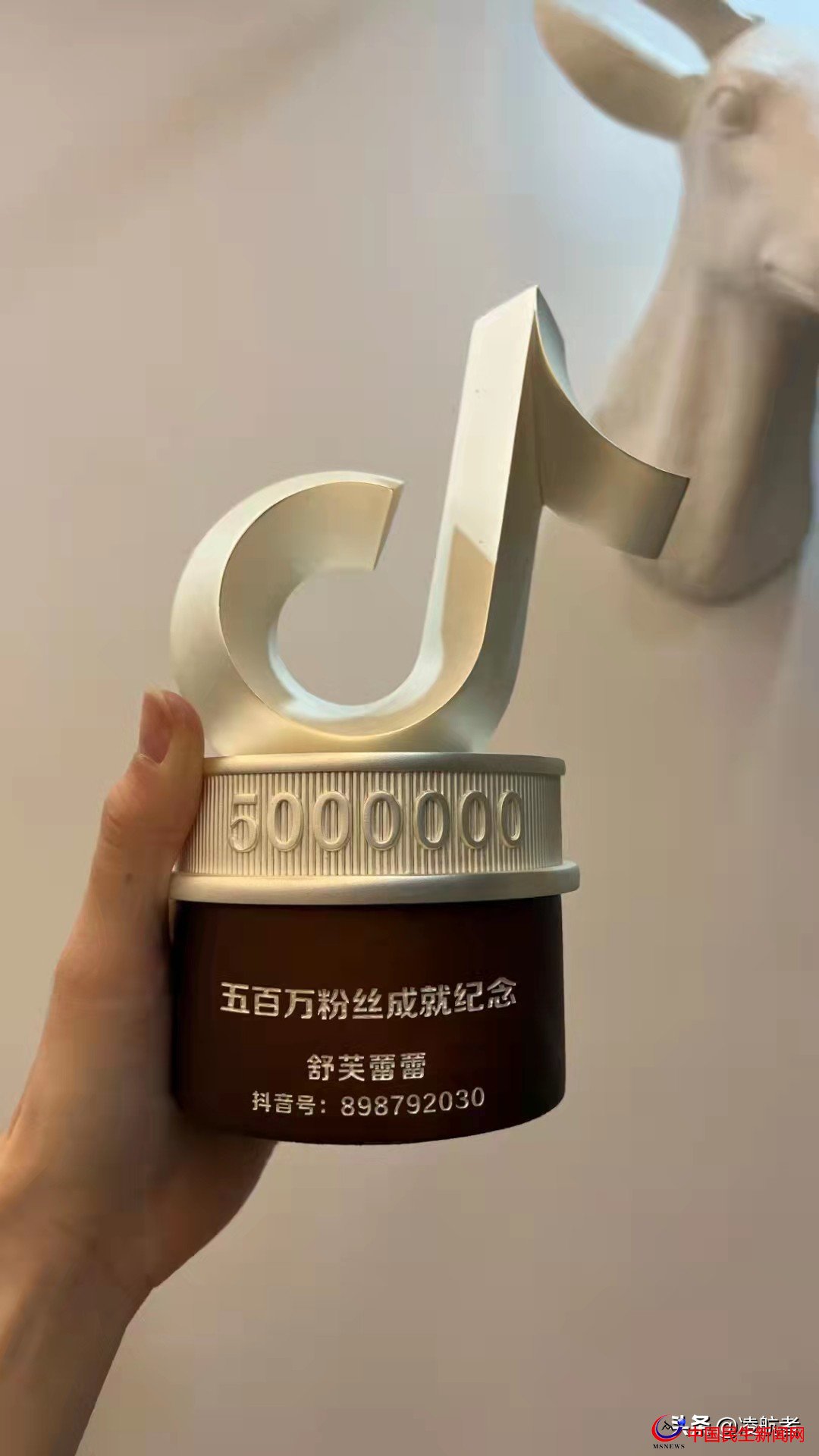 青島大嫚：國內(nèi)知名博主舒芙蕾蕾，身高168CM，體重45KG