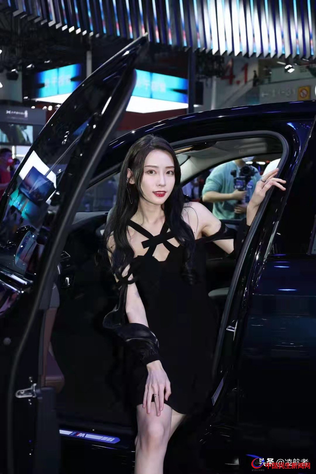 青島大嫚：國內(nèi)知名博主舒芙蕾蕾，身高168CM，體重45KG