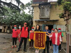 大火無(wú)情燒毀全部家當(dāng) 青島業(yè)之峰裝飾送來(lái)萬(wàn)元愛(ài)心物資