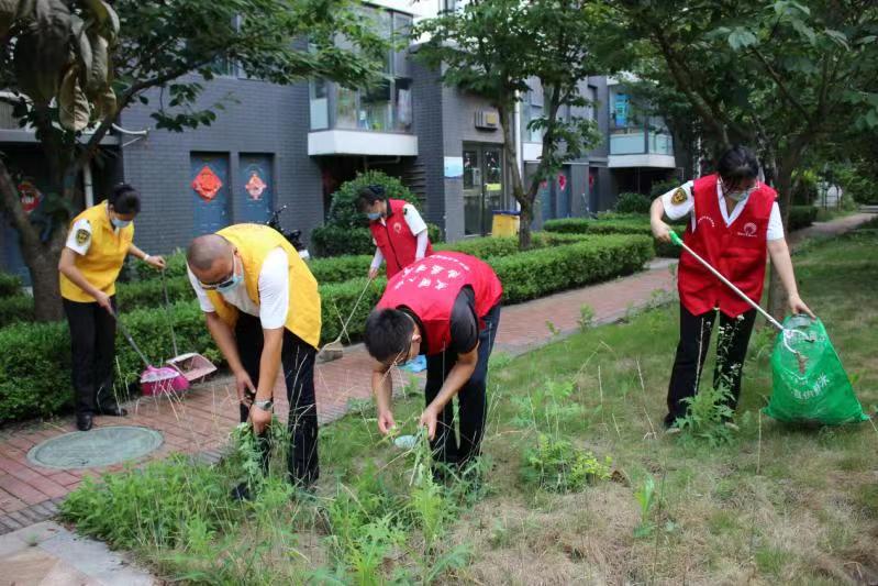 山東萊西：交運黨員志愿服務(wù)參與創(chuàng)城慶“七一”