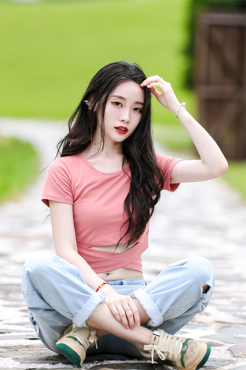 青島大嫚：國(guó)內(nèi)知名博主舒芙蕾蕾 