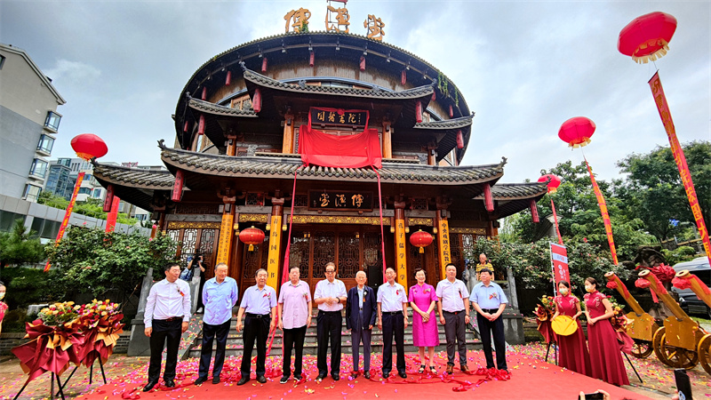 “弘揚(yáng)岐黃精粹，傳承中醫(yī)文化”首屆國醫(yī)書院健康產(chǎn)業(yè)賦能峰會在青島隆重召開