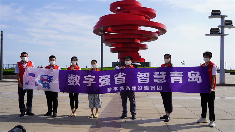 青島市大數(shù)據(jù)局文明實踐巾幗志愿服務(wù)隊組織2022數(shù)字強省線下宣傳活動