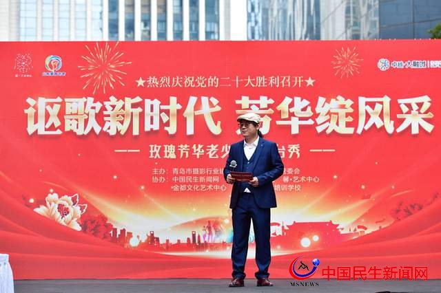 玫瑰芳華，老少齊歡！青島市北區(qū)大融城中心廣場(chǎng)舉行T臺(tái)秀活動(dòng)