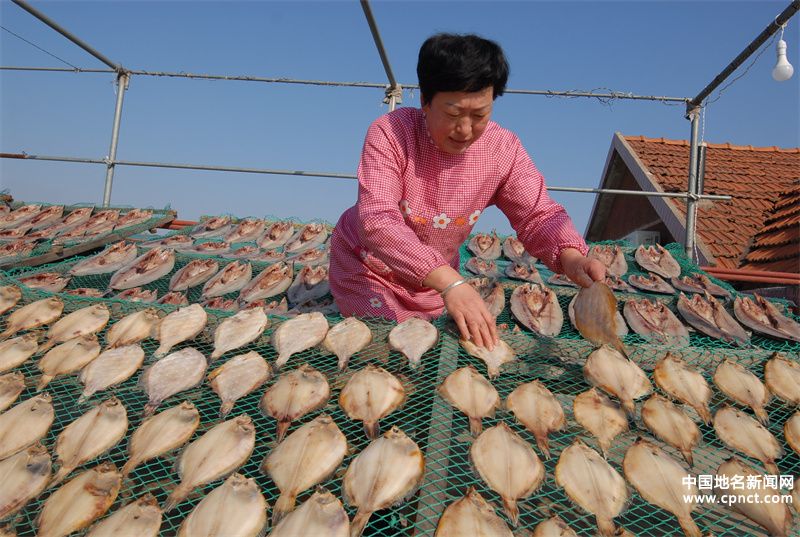 山東即墨：山村冬日曬魚 助力農(nóng)民增收