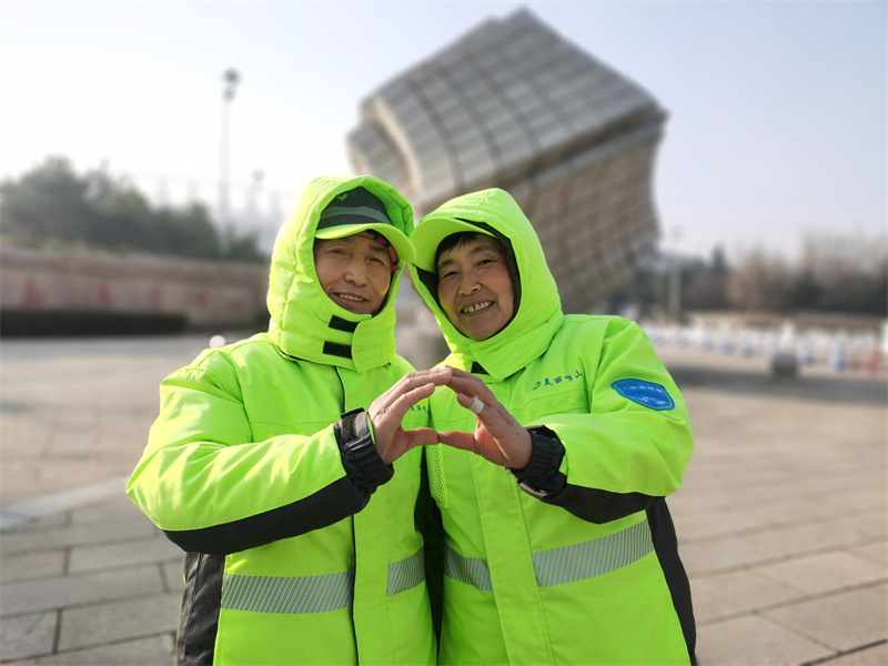 嶗山環(huán)衛(wèi)新氣象，環(huán)衛(wèi)工人換新裝