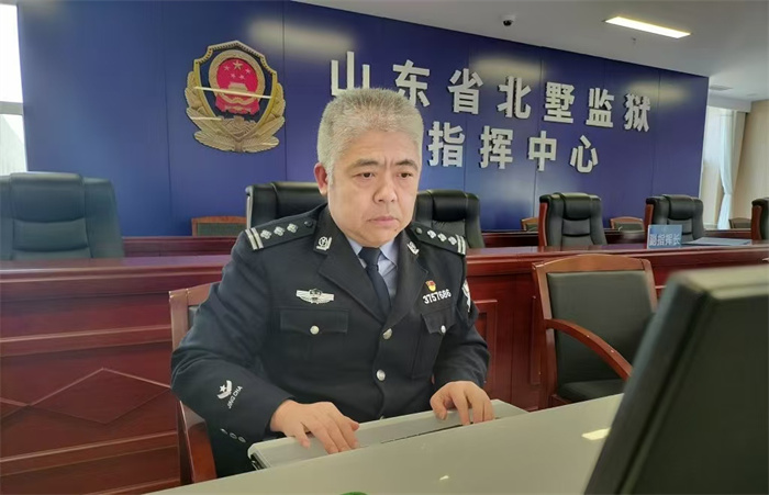 青島故事丨“你不醒，我不敢老！你在，家就在！”青島民警王海亮19年守護(hù)“植物人”妻子，讓人看到愛(ài)的模樣