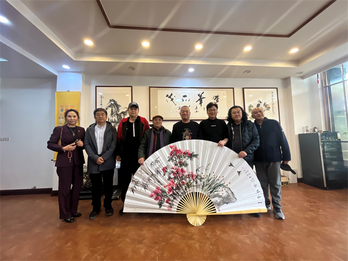 弘揚(yáng)優(yōu)秀傳統(tǒng)，青島畫(huà)家送文化到青島葉茂生物科技有限公司