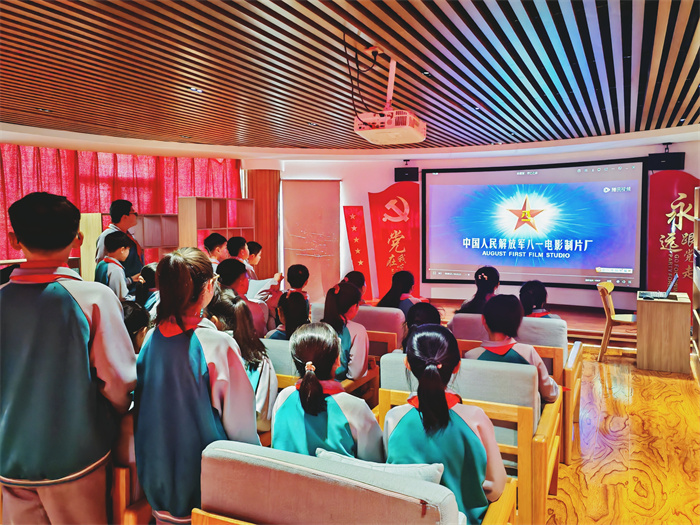 膠州市公安局：硬核警營(yíng)變成長(zhǎng)課堂 小小探險(xiǎn)家遇見平安魔法師